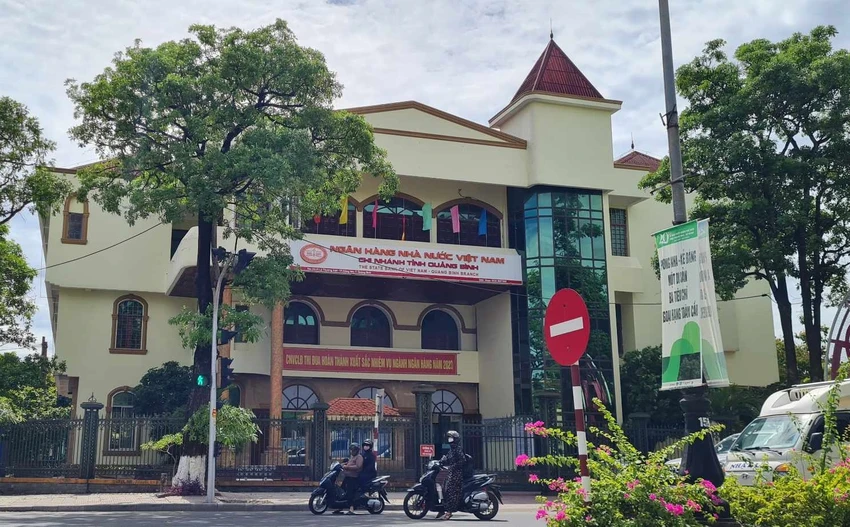 Trụ sở Ngân hàng Nhà nước Việt Nam chi nhánh tỉnh Quảng Bình. Ảnh: BẢO THIÊN Trụ sở Ngân hàng Nhà nước Việt Nam chi nhánh tỉnh Quảng Bình. Ảnh: BẢO THIÊN