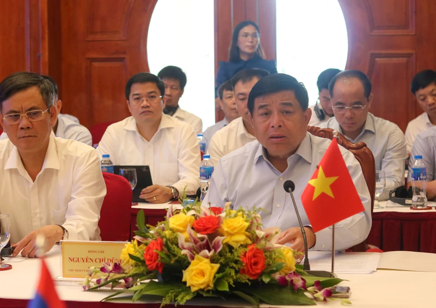 Ông Nguyễn Chí Dũng, Bộ trưởng Bộ KH&ĐT đánh giá giữa kỳ về tình hình triển khai thỏa thuận hợp tác Việt Nam-Lào. Ảnh: B.THIÊN Ông Nguyễn Chí Dũng, Bộ trưởng Bộ KH&ĐT đánh giá giữa kỳ về tình hình triển khai thỏa thuận hợp tác Việt Nam-Lào. Ảnh: B.THIÊN