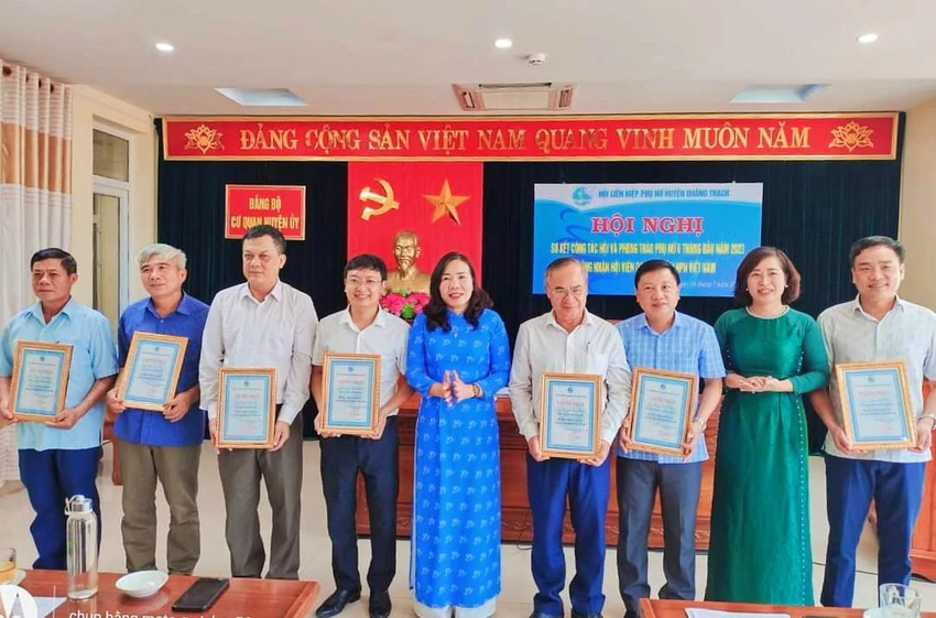 Kết nạp 95 nam giới vào hội phụ nữ
