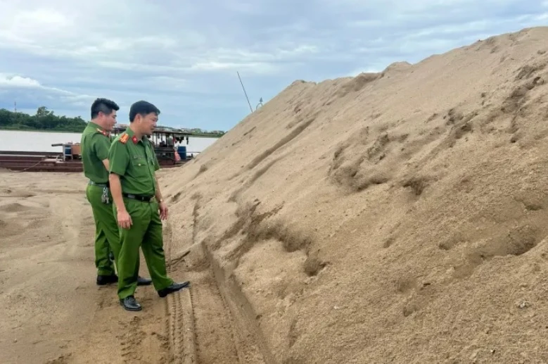 quang-binh-khai-thac-cat-khi-giay-phep-het-han.jpg