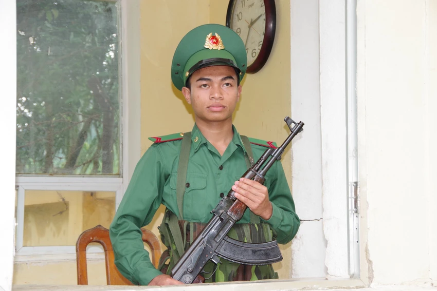 nguoi-ruc-dau-tien-trung-tuyen-truong-trung-cap-24-bien-phong-2.jpg