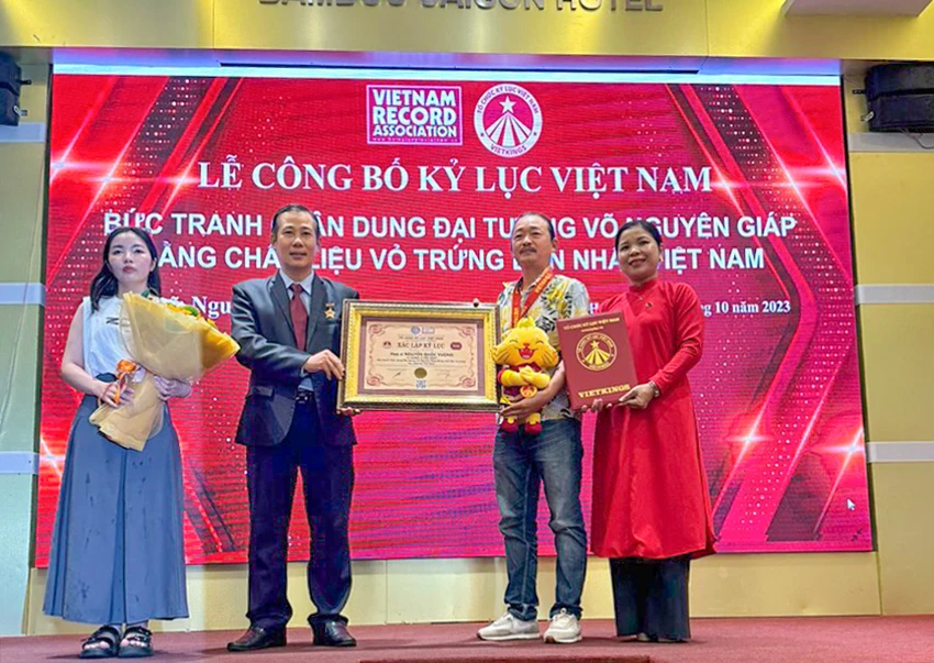 buc-tranh-dai-tuong-vo-nguyen-giap-dat-ky-luc-viet-nam.jpg