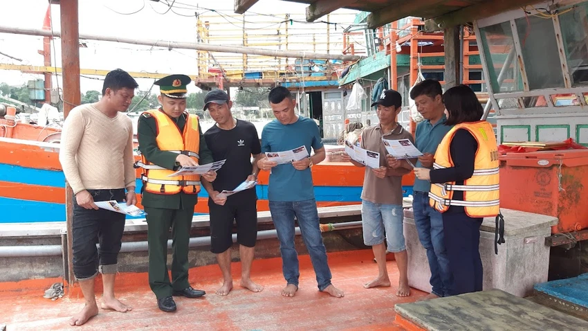 quang-binh-ra-cong-van-khan-ve-chong-khai-thac-iuu.jpg