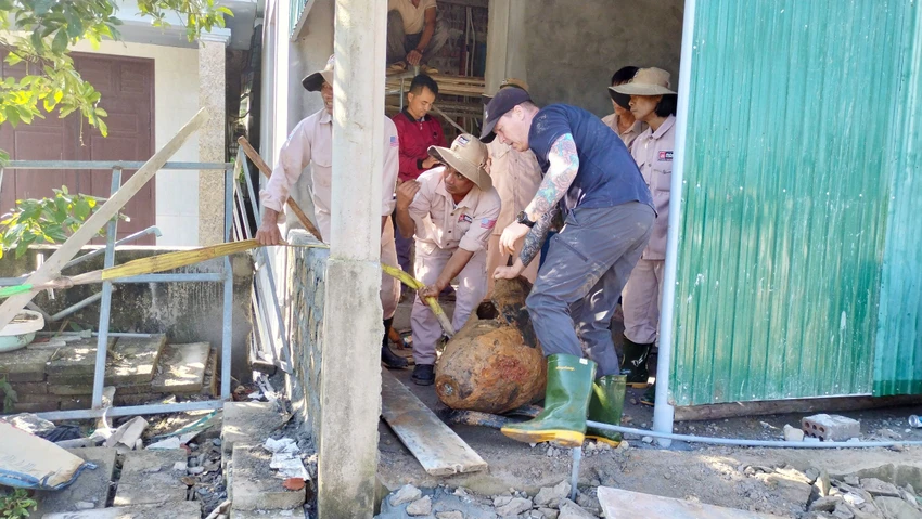 quả bom nặng khoảng 340kg được phát hiện ở Quảng Bình