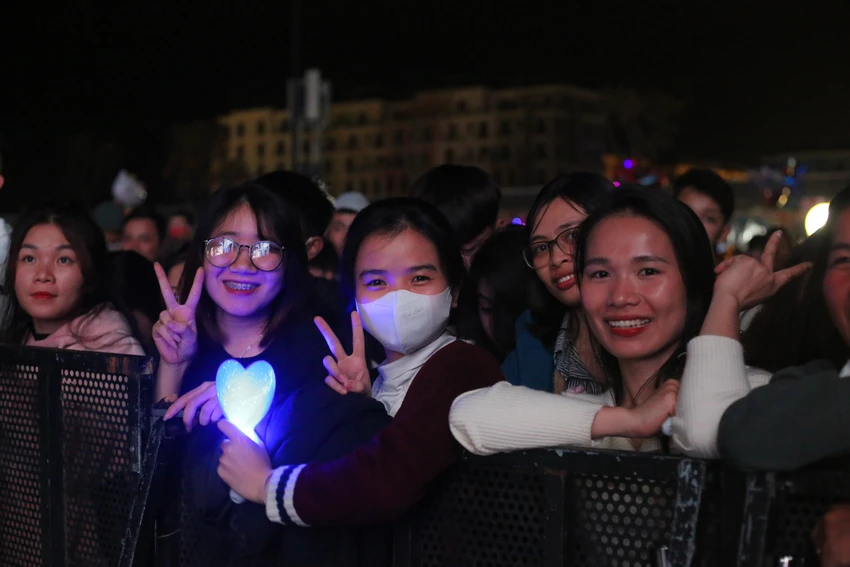 quang-binh-chao-don-nam-moi-2024-bang-countdown-va-phao-hoa-man-nhan-2-8077.jpg