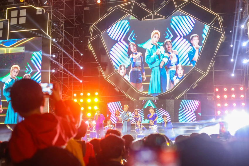 quang-binh-chao-don-nam-moi-2024-bang-countdown-va-phao-hoa-man-nhan-6-3358.jpg