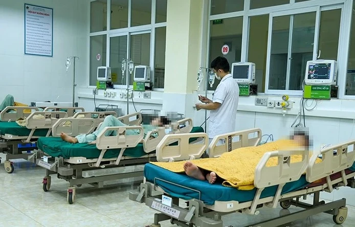 Tạm giữ hình sự người đàn ông đánh cha ruột và vợ chồng em trai nhập viện