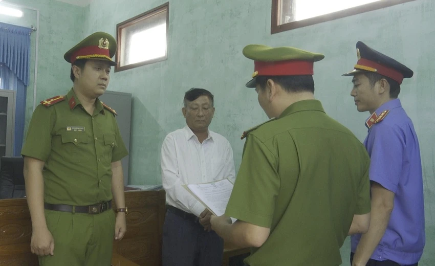 Một Nguyên Chủ tịch UBND xã ở Quảng Bình bị bắt