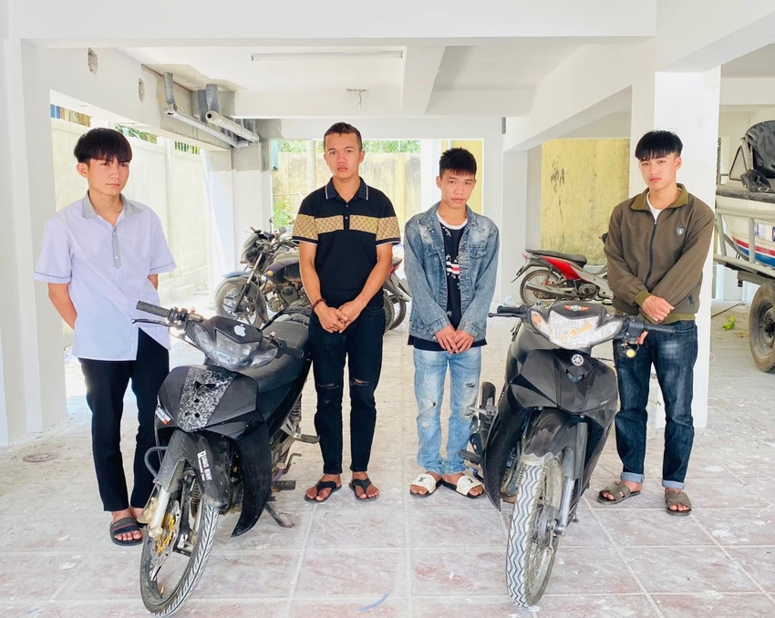Quảng Bình: Bắt nhóm thanh niên chặn xe người đi đường để chiếm đoạt tài sản