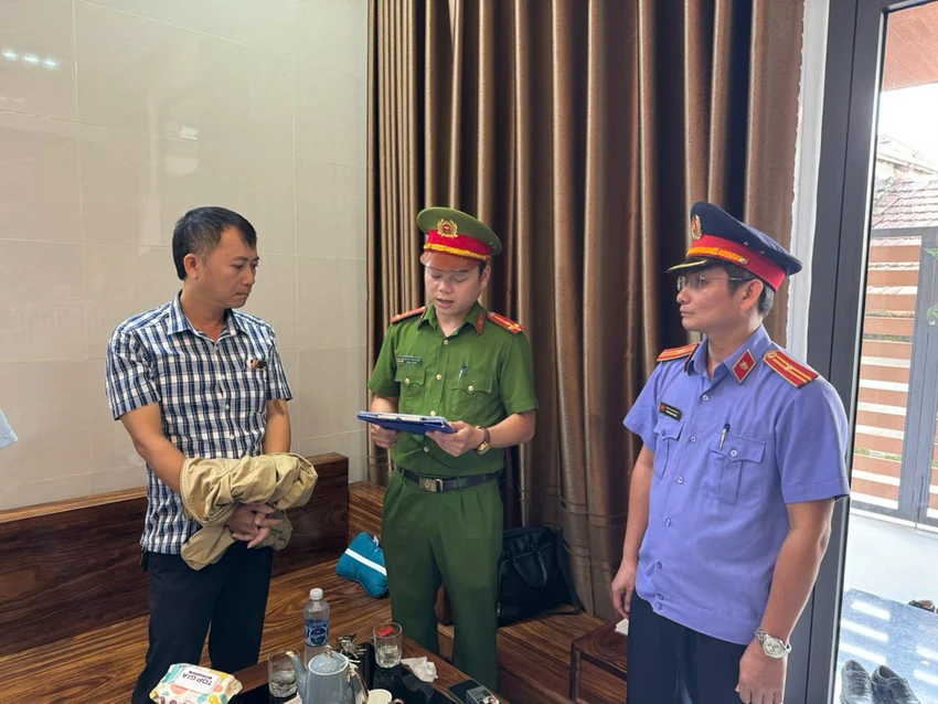 nguyen-chu-tich-ubnd-xa-va-dia-chinh-bi-bat.jpg
