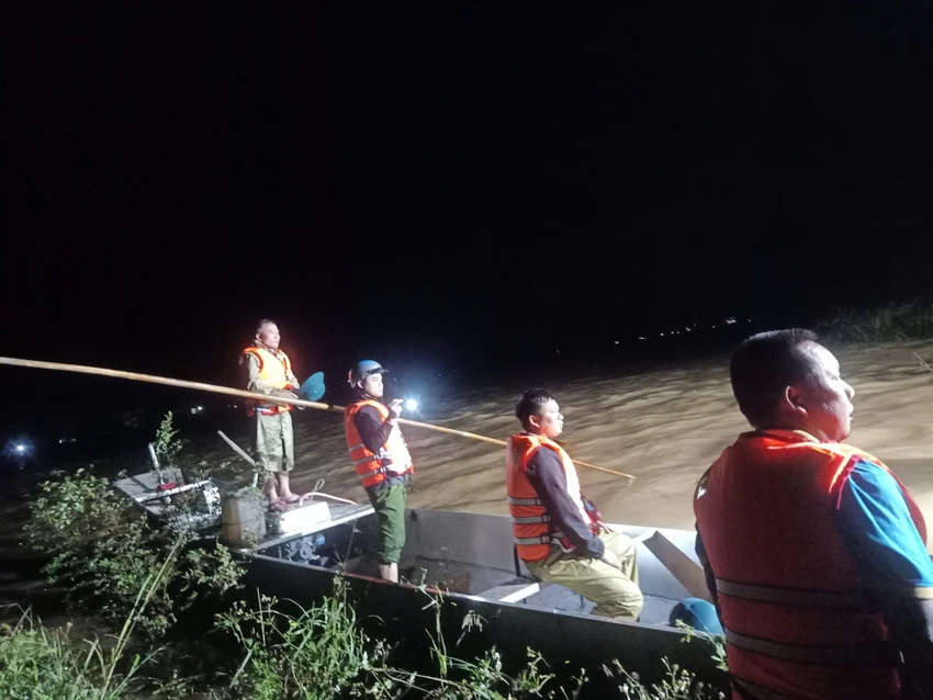 Tìm thấy thi thể người đàn ông lao ra dòng lũ cứu học sinh ở Quảng Bình