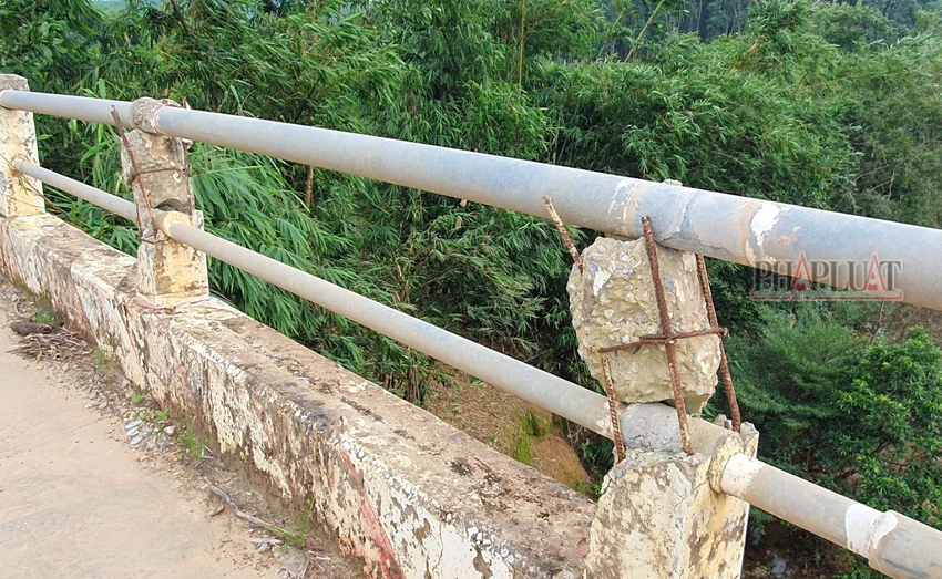 mo-cau-ho-toac-khien-nguoi-dan-bat-an-moi-lan-sang-song (3).jpg