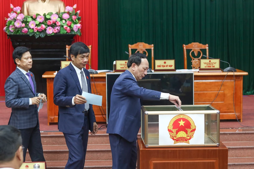 Ông Trần Phong được bầu làm Chủ tịch UBND tỉnh Quảng Bình