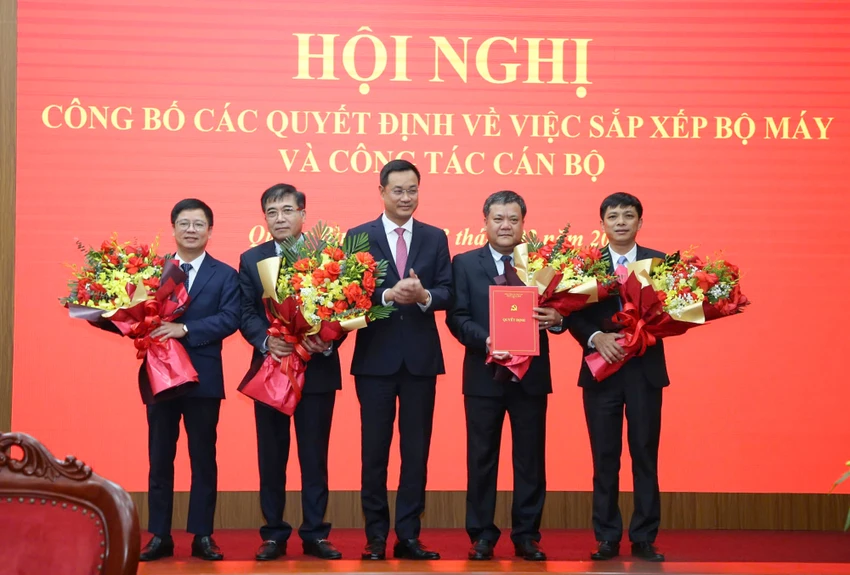 Truong-Ban-tuyen-giao-va-dan-van-tinh-uy-quang-binh (1).jpg