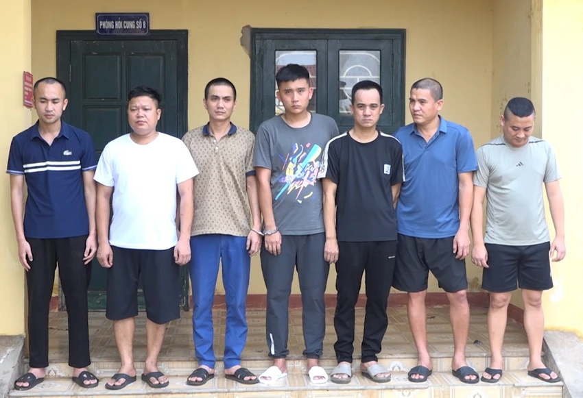 Quảng Bình: Triệt phá đường dây cá độ bóng đá qua mạng hơn 300 tỉ đồng