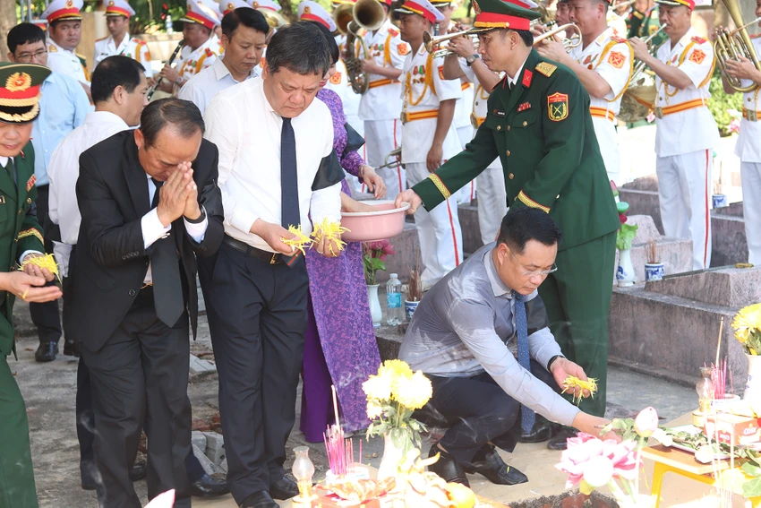 hai-cot-liet-si(10).JPG