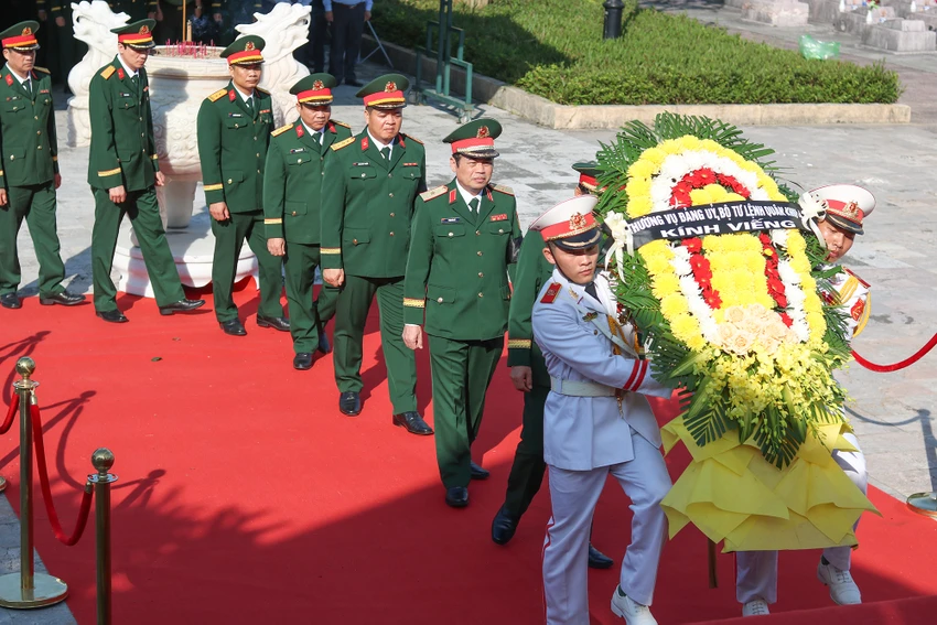 hai-cot-liet-si(4).JPG