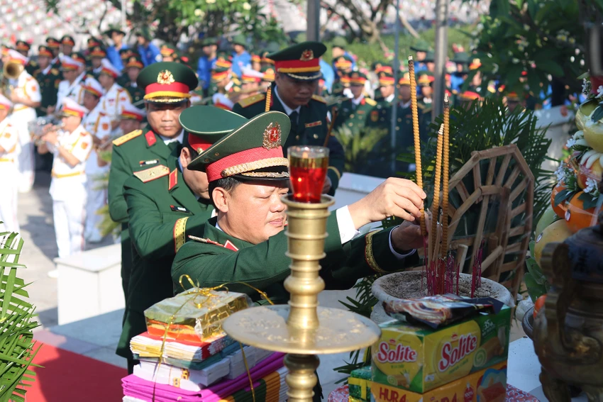 hai-cot-liet-si(5).JPG