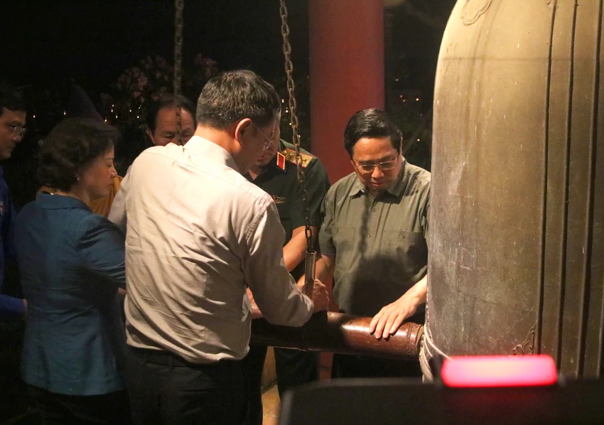 thu-tuong-pham-minh-chinh-thap-nen-tri-an (6).JPG