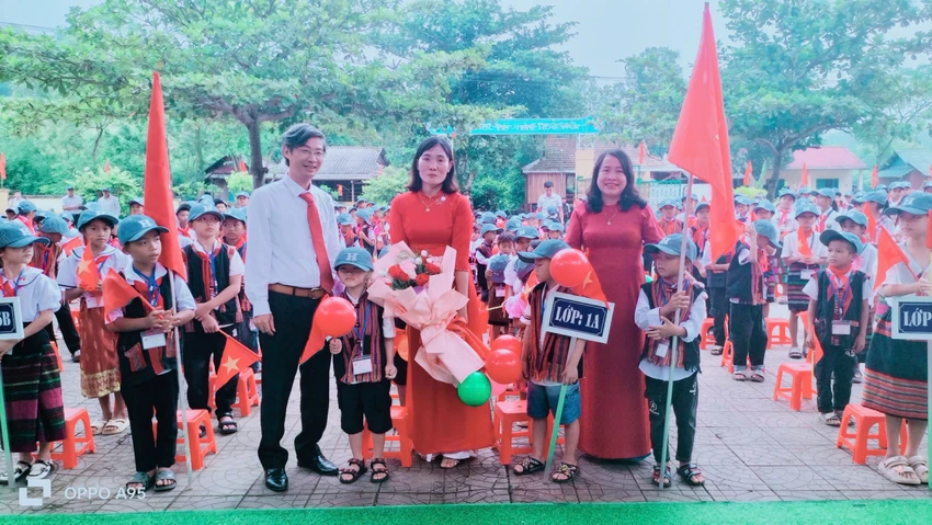 hoc-sinh-vung-cao-ngay-tuu-truong (8).jpg