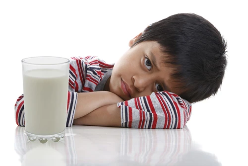 Con ngán sữa: Đừng giải quyết bằng roi ảnh 1 Giải quyết vấn đề ngán sữa ở trẻ từ 4 -11 tuổi luôn là bài toán khó! - Ảnh: IDP