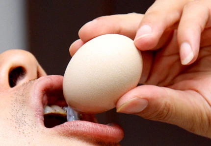Hiểm họa từ trào lưu ăn trứng ung để tăng cường bản lĩnh phòng the 2