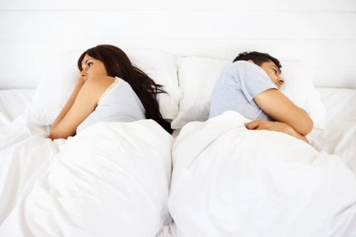 Tư thế ngủ mách lẻo mối quan hệ ảnh 1