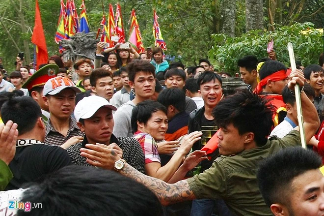 Hỗn chiến ở lễ hội đền Gióng