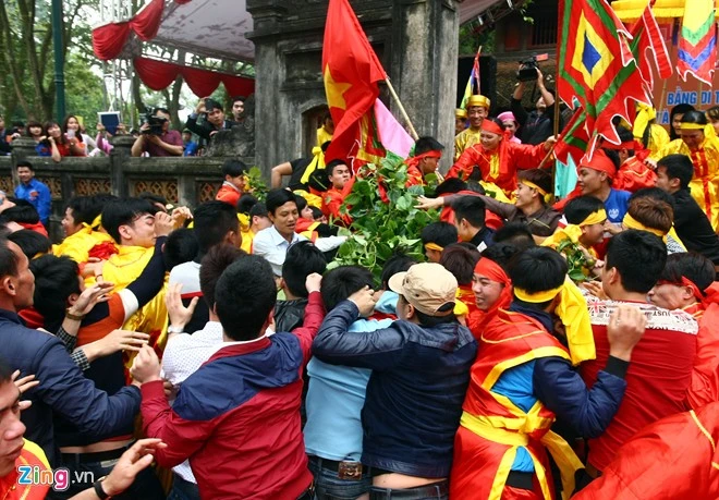 Hỗn chiến ở lễ hội đền Gióng