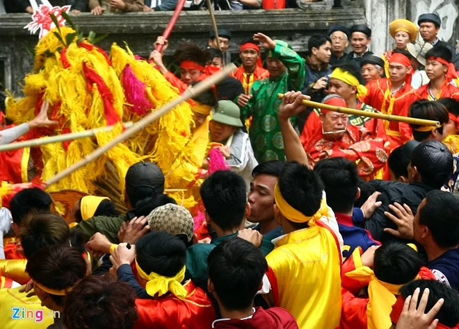Hỗn chiến ở lễ hội đền Gióng