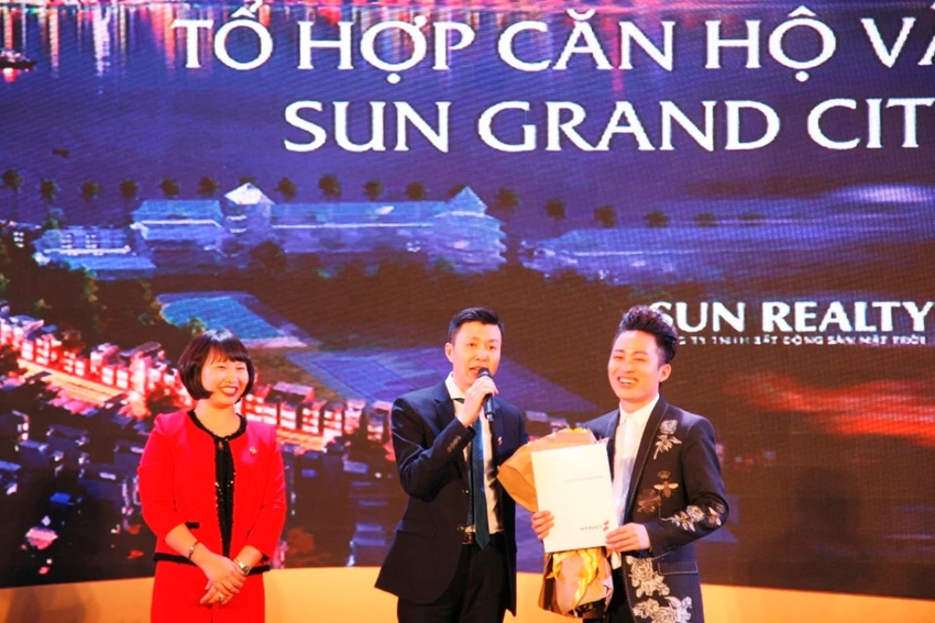 Tùng Dương trở thành cư dân đầu tiên tại Sun Grand City ảnh 2 Tùng Dương trở thành cư dân đầu tiên tại Sun Grand City ảnh 2