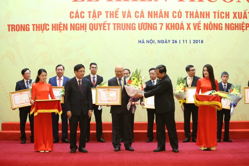 Vinamilk nhận bằng khen của Thủ tướng về phát triển tam nông ảnh 1