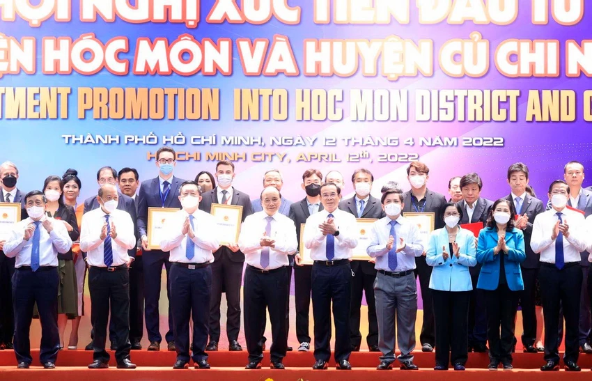 Hội nghị xúc tiến đầu tư vào huyện Hóc Môn và Củ Chi (TP.HCM) nhân chuyến công tác của Chủ tịch nước Nguyễn Xuân Phúc tiếp tục thu hút đóng góp của các doanh nghiệp trong và ngoài nước. Hội nghị xúc tiến đầu tư vào huyện Hóc Môn và Củ Chi (TP.HCM) nhân chuyến công tác của Chủ tịch nước Nguyễn Xuân Phúc tiếp tục thu hút đóng góp của các doanh nghiệp trong và ngoài nước.