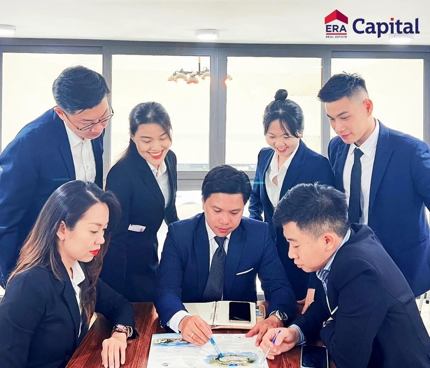 Tại ERA Capital, nhân lực được nâng tầm và hỗ trợ đa chiều nhằm tạo nên nguồn thu nhập không giới hạn. Tại ERA Capital, nhân lực được nâng tầm và hỗ trợ đa chiều nhằm tạo nên nguồn thu nhập không giới hạn.