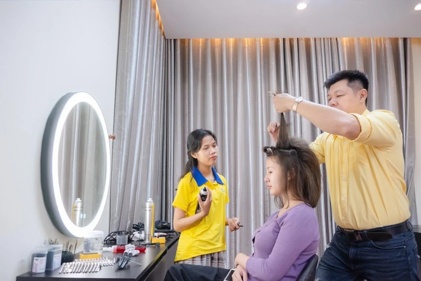 Nghề tạo mẫu tóc được các bạn trẻ lựa chọn Nghề tạo mẫu tóc được các bạn trẻ lựa chọn