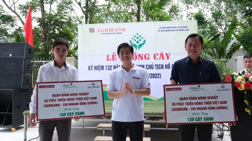 Agribank CN Bình Dương đã trao tặng tổng cộng 270 cây xanh. Agribank CN Bình Dương đã trao tặng tổng cộng 270 cây xanh.