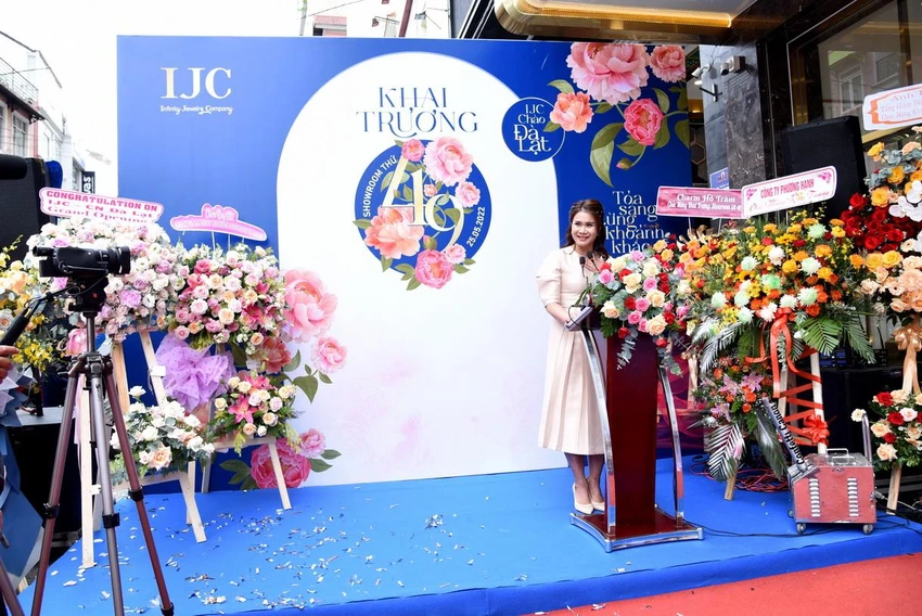 Bà Vũ Ngọc Trâm – Giám đốc IJC phát biểu tại sự kiện Bà Vũ Ngọc Trâm – Giám đốc IJC phát biểu tại sự kiện