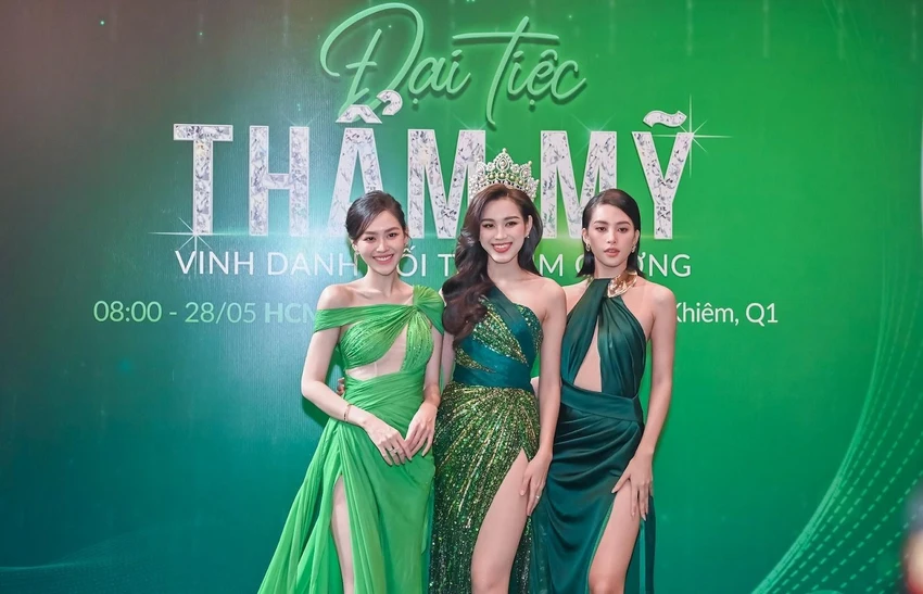 Hoa hậu Đỗ Hà, Hoa hậu Tiểu Vy, Á hậu Tường San hội ngộ tại đại tiệc thẩm mỹ của Thu Cúc Hoa hậu Đỗ Hà, Hoa hậu Tiểu Vy, Á hậu Tường San hội ngộ tại đại tiệc thẩm mỹ của Thu Cúc