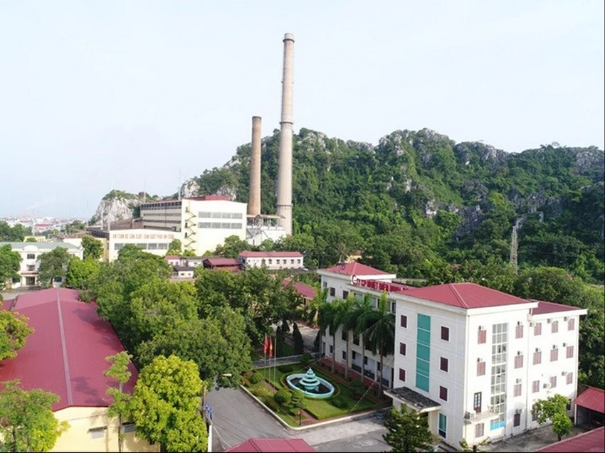 Không gian xanh trong khuôn viên của Công ty CP Nhiệt điện Ninh Bình luôn được duy trì đạt xanh, sạch đẹp. Không gian xanh trong khuôn viên của Công ty CP Nhiệt điện Ninh Bình luôn được duy trì đạt xanh, sạch đẹp.