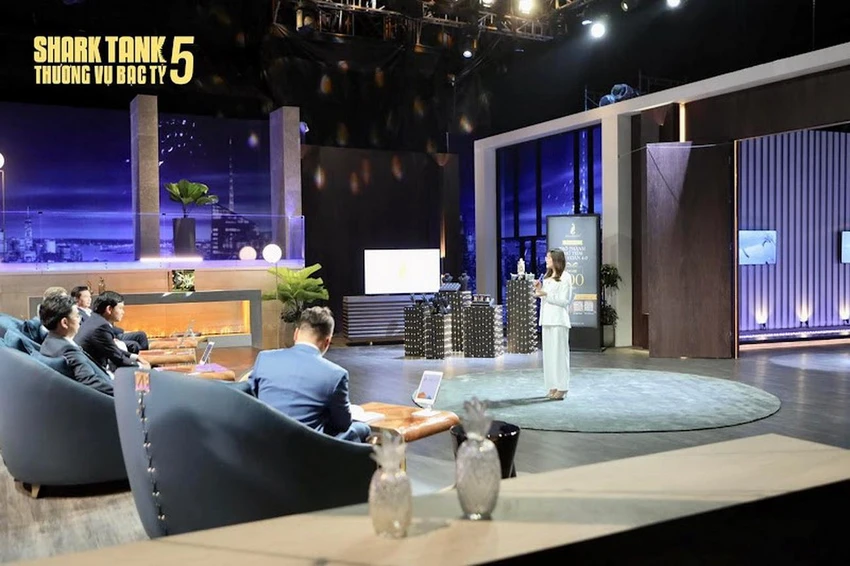 CEO Hana Ngô mang mô hình tâm huyết của mình lên sóng Shark Tank Việt Nam. CEO Hana Ngô mang mô hình tâm huyết của mình lên sóng Shark Tank Việt Nam.