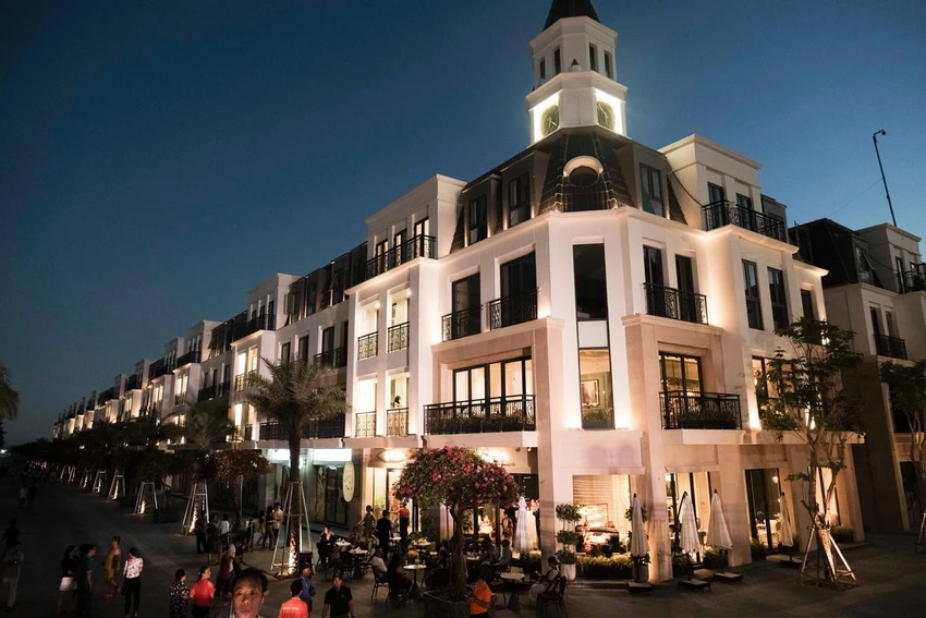 Chủ nhân những căn Bizhouse Canal District sẽ ứng dụng Merry Passport, tạo nên cộng đồng kinh doanh gắn kết và gia tăng lợi nhuận. Chủ nhân những căn Bizhouse Canal District sẽ ứng dụng Merry Passport, tạo nên cộng đồng kinh doanh gắn kết và gia tăng lợi nhuận.
