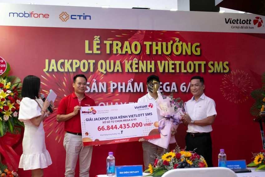 Trước đó, Vietlott và Mobifone qua hệ thống kỹ thuật, đã xác nhận vé xổ số tự chọn được mua từ tài khoản của anh T đã trúng giải Jackpot sản phẩm Mega 6/45 kỳ quay số mở thưởng thứ 00910. Trước đó, Vietlott và Mobifone qua hệ thống kỹ thuật, đã xác nhận vé xổ số tự chọn được mua từ tài khoản của anh T đã trúng giải Jackpot sản phẩm Mega 6/45 kỳ quay số mở thưởng thứ 00910.