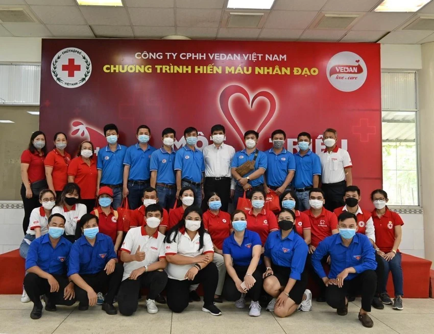 Vedan Việt Nam cùng các cán bộ Hội Chữ Thập Đỏ và y bác sĩ Bệnh viện Chợ Rẫy TP.HCM Vedan Việt Nam cùng các cán bộ Hội Chữ Thập Đỏ và y bác sĩ Bệnh viện Chợ Rẫy TP.HCM
