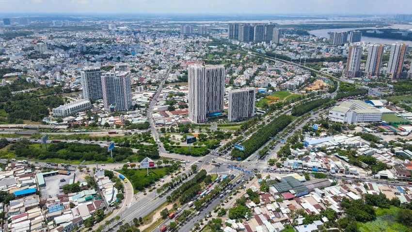 Sức ép thiếu hụt quỹ đất, chi phí vật liệu xây dựng neo cao, lạm phát tăng, khiến giá bất động sản TP.HCM nói chung và TP.Thủ Đức nói riêng liên tục leo thang. Từ cuối năm 2021 đến nay, nhà đầu tư âm thầm đi tìm “vùng trũng” giá. Sức ép thiếu hụt quỹ đất, chi phí vật liệu xây dựng neo cao, lạm phát tăng, khiến giá bất động sản TP.HCM nói chung và TP.Thủ Đức nói riêng liên tục leo thang. Từ cuối năm 2021 đến nay, nhà đầu tư âm thầm đi tìm “vùng trũng” giá.