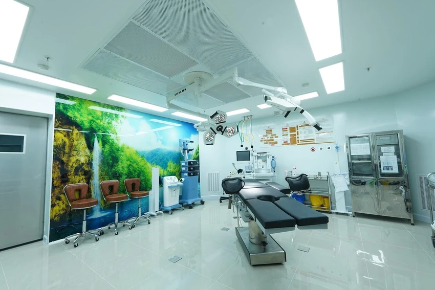 Phòng thẩm mỹ với các thiết bị tối tân, hiện đại