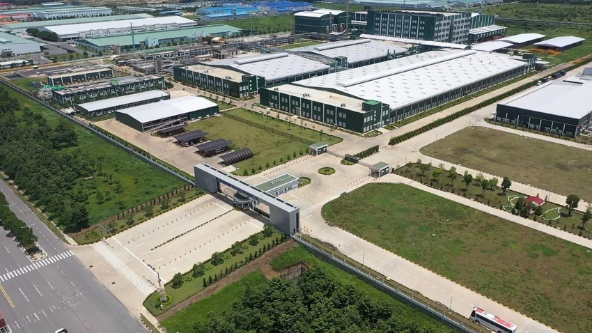 Một khu công nghiệp hiện đại có nhiều nhà máy của nước ngoài trên địa bàn Bến Cát. Một khu công nghiệp hiện đại có nhiều nhà máy của nước ngoài trên địa bàn Bến Cát.