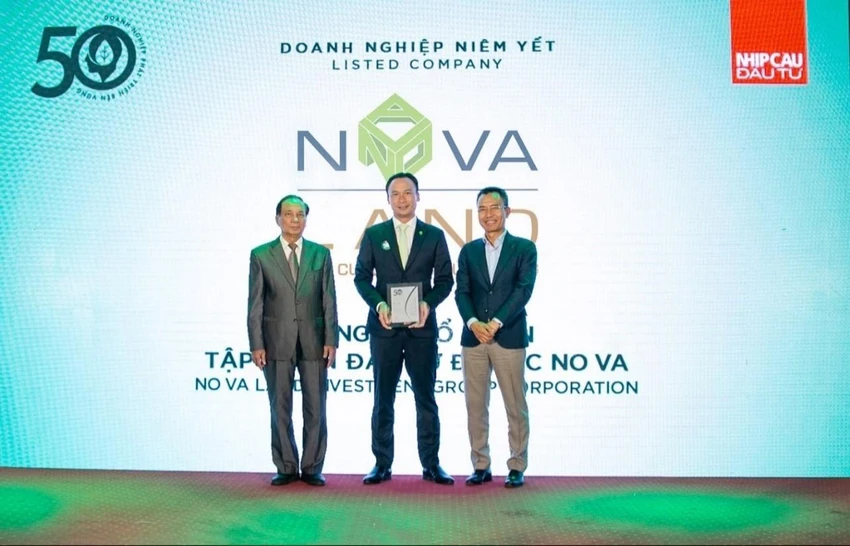 Ông Nguyễn Ngọc Huyên, Tổng Giám đốc Novaland nhận giải thưởng Doanh nghiệp Phát triển bền vững 2022. Ông Nguyễn Ngọc Huyên, Tổng Giám đốc Novaland nhận giải thưởng Doanh nghiệp Phát triển bền vững 2022.
