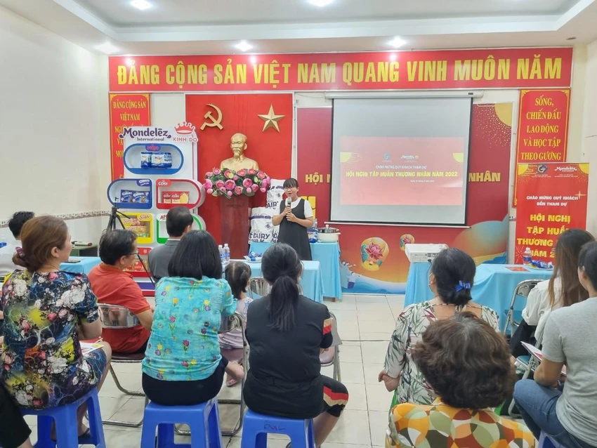 Bà Trần Như Quỳnh - Phó Trưởng phòng Quản lý Thương mại, Sở Công Thương, phát biểu tại buổi tập huấn Bà Trần Như Quỳnh - Phó Trưởng phòng Quản lý Thương mại, Sở Công Thương, phát biểu tại buổi tập huấn