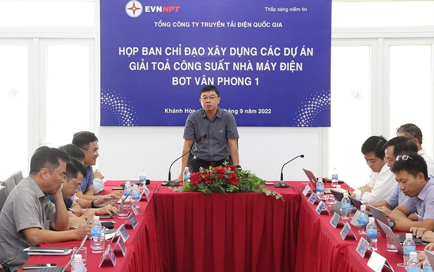 Tổng giám đốc EVNNPT Phạm Lê Phú phát biểu chỉ đạo tại cuộc họp. Tổng giám đốc EVNNPT Phạm Lê Phú phát biểu chỉ đạo tại cuộc họp.