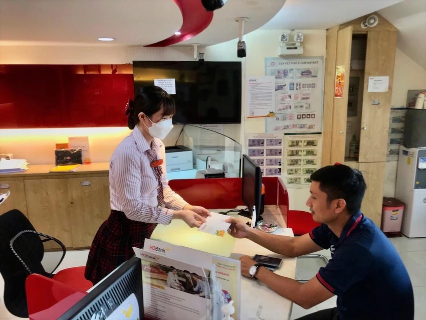 HDBank cung cấp 3 loại ngoại tệ là USD, AUD và EUR. HDBank cung cấp 3 loại ngoại tệ là USD, AUD và EUR.